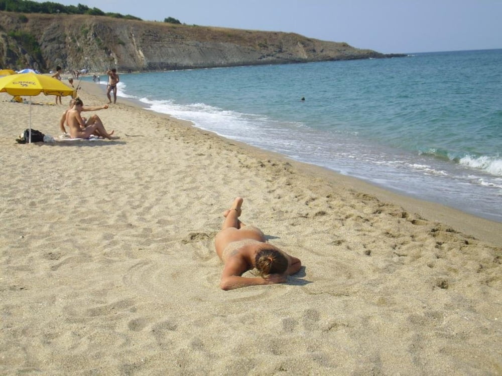 Desnudo en la playa
 #106499662