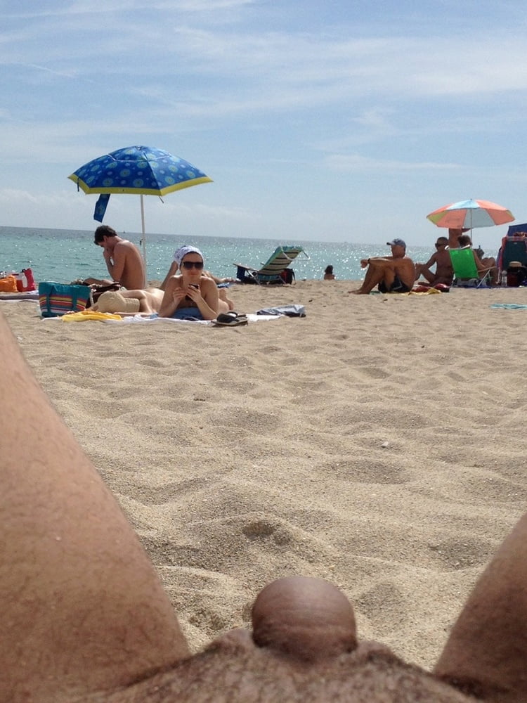 0789 nudo spiaggia coppia e carezza.
 #93455454