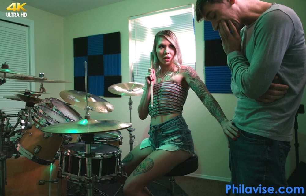 PHILAVISE-My first drum lesson #107164253