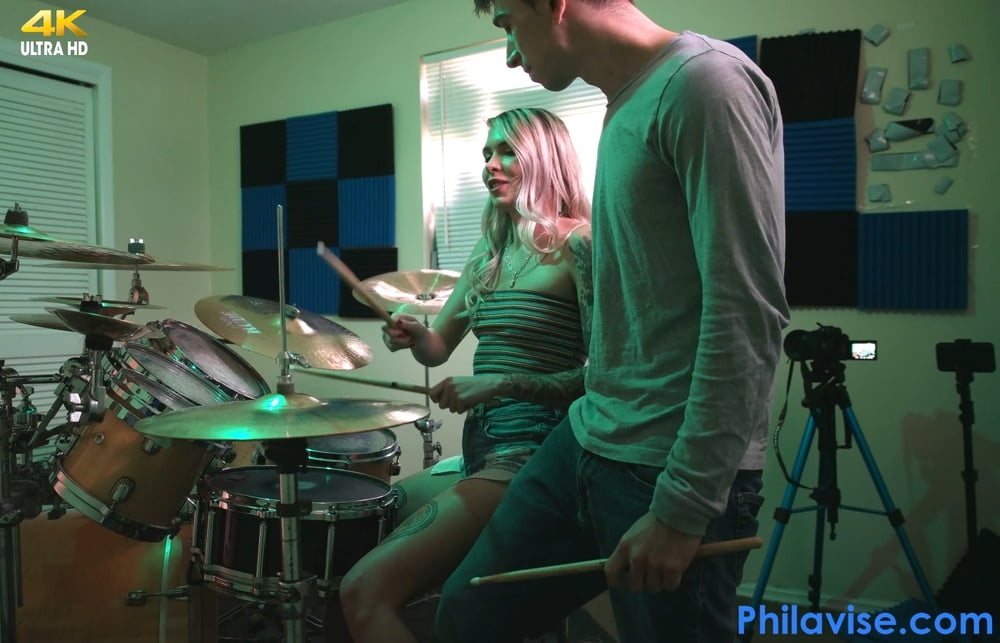PHILAVISE-My first drum lesson #107164255