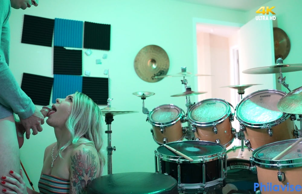 PHILAVISE-My first drum lesson #107164256