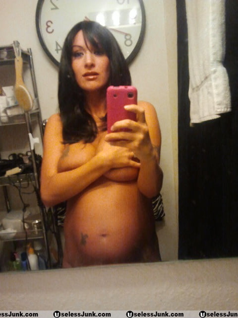 露出した妻たち 8
 #93106670