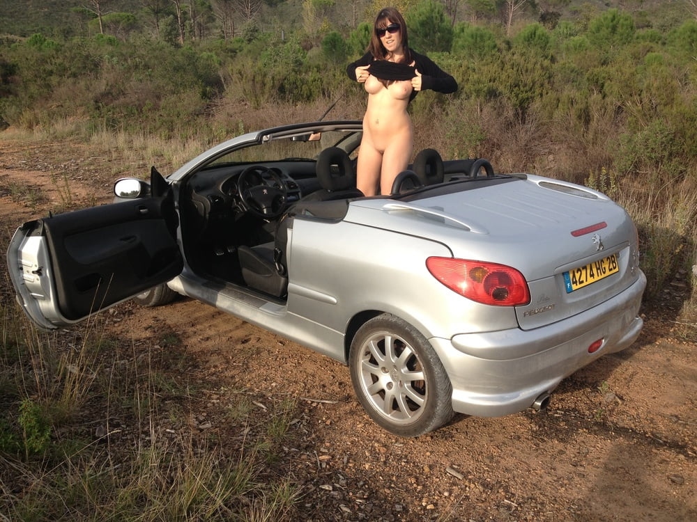 露出した妻たち 8
 #93106752