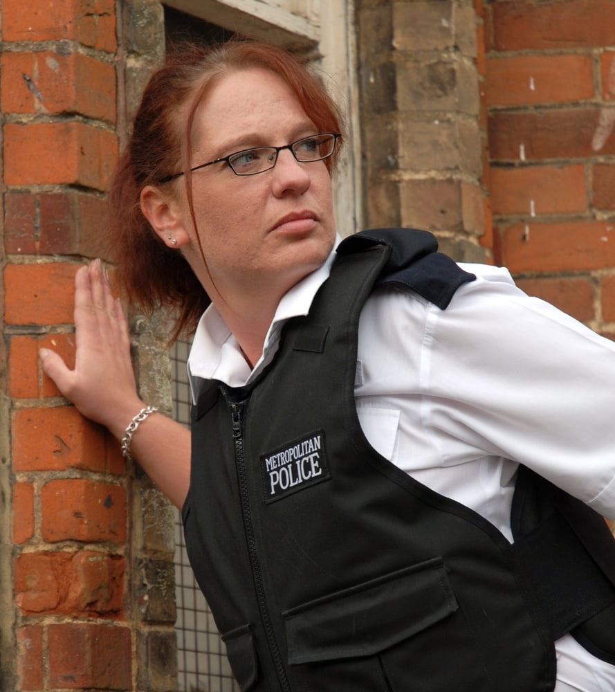 イギリスの女性警察官...wpc
 #99695615