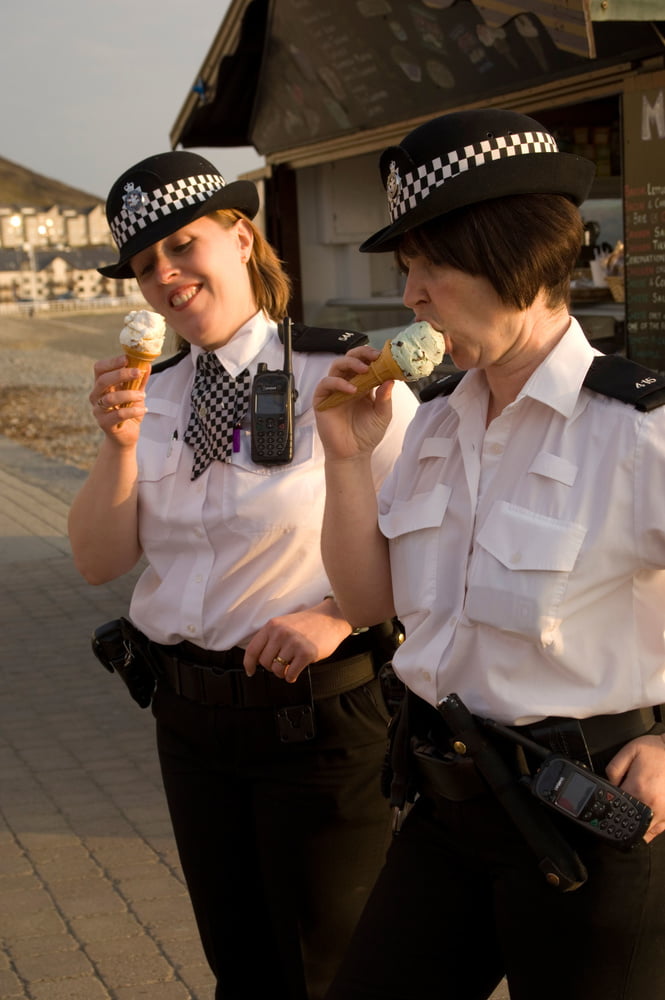 イギリスの女性警察官...wpc
 #99695639