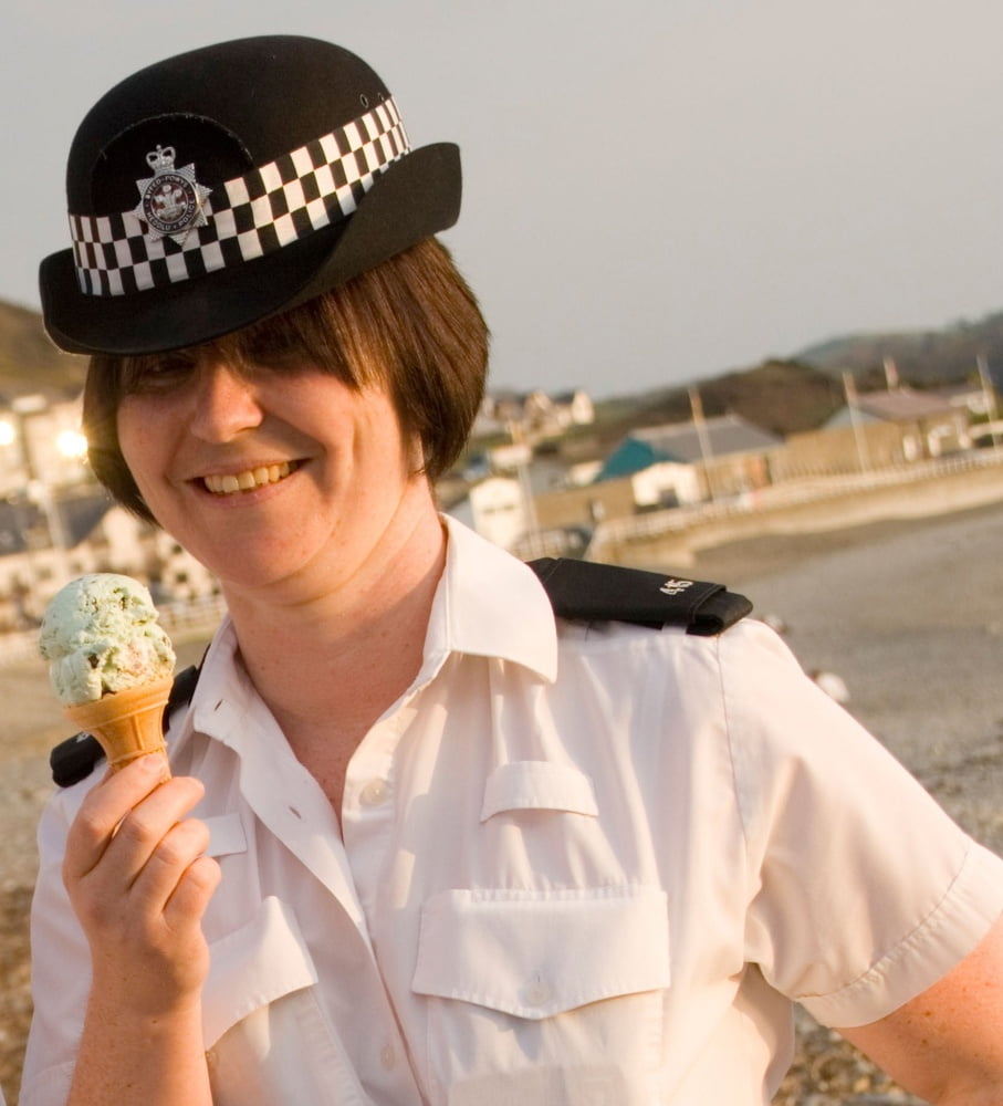 イギリスの女性警察官...wpc
 #99695645