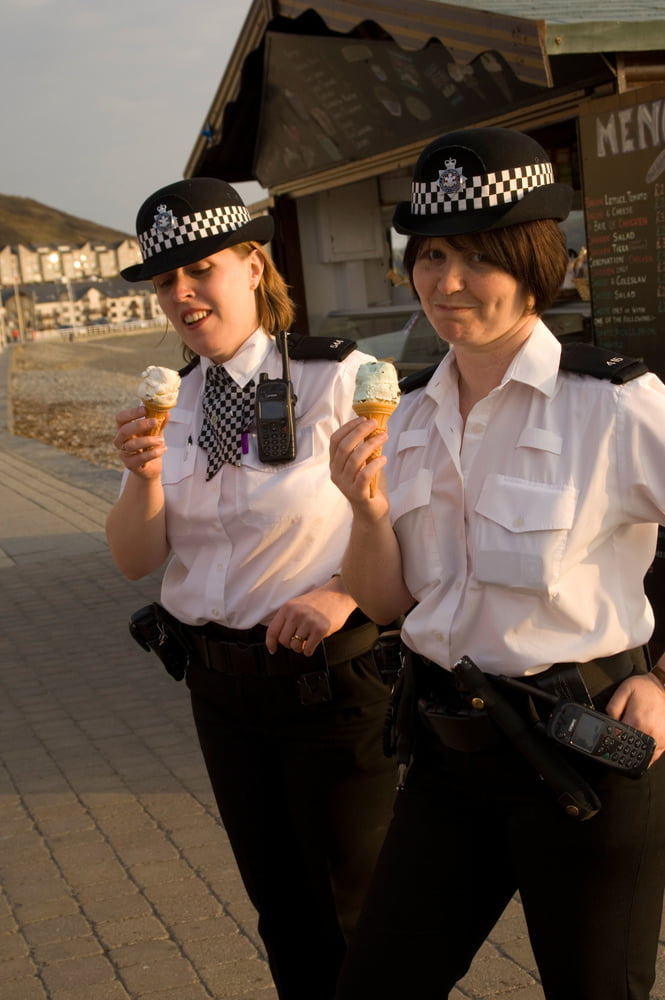 イギリスの女性警察官...wpc
 #99695660