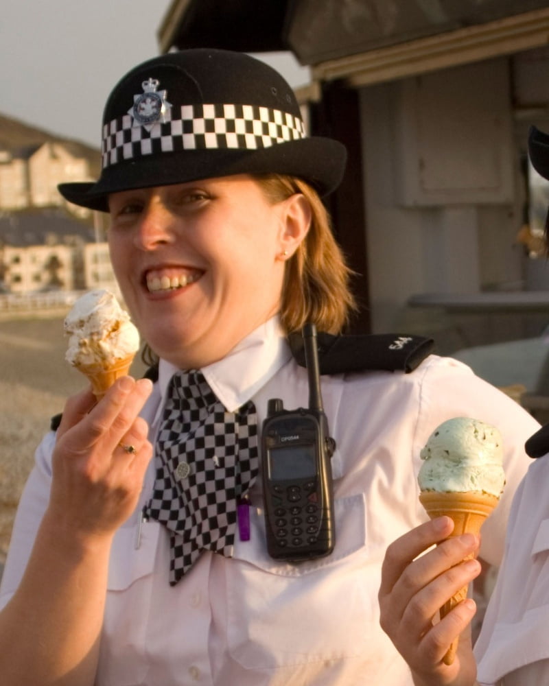 イギリスの女性警察官...wpc
 #99695663