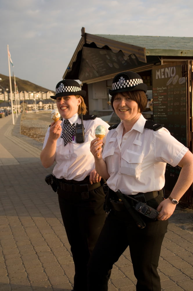 イギリスの女性警察官...wpc
 #99695666