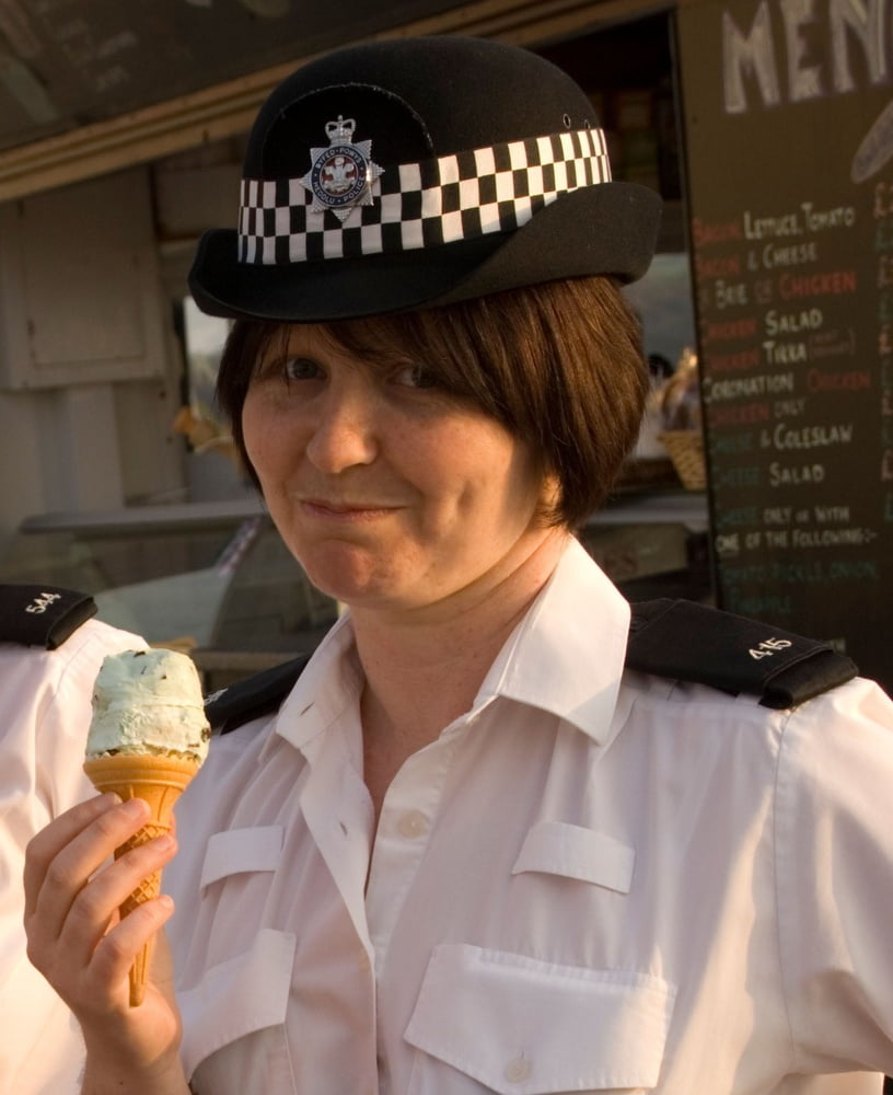 イギリスの女性警察官...wpc
 #99695669