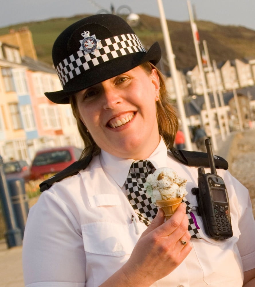 イギリスの女性警察官...wpc
 #99695673
