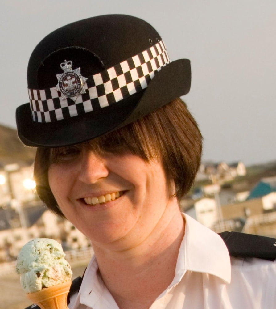 イギリスの女性警察官...wpc
 #99695676