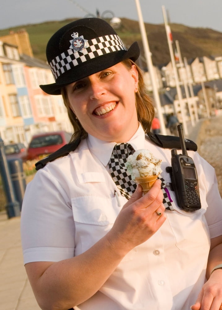 イギリスの女性警察官...wpc
 #99695679