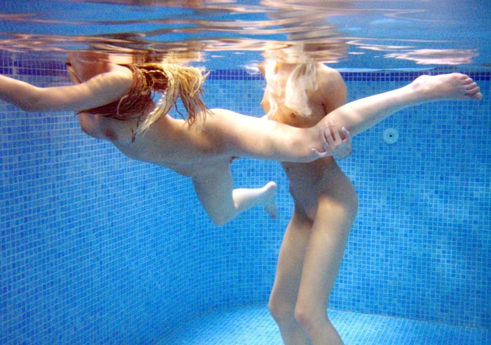 Bajo el agua
 #102943816