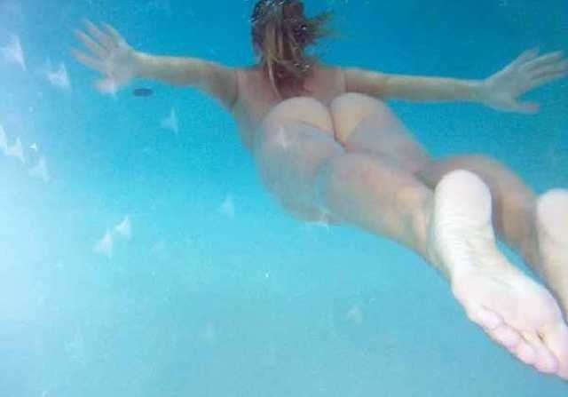水の中
 #102943877