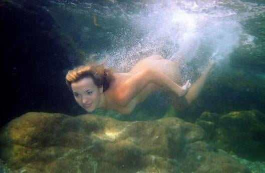 Bajo el agua
 #102943982
