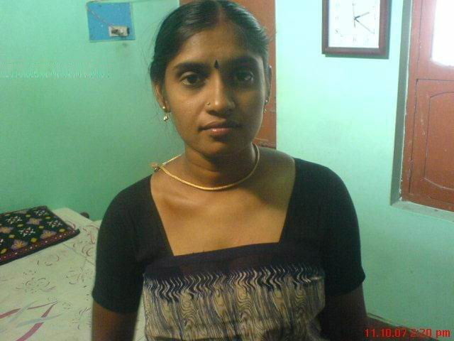 Indische Tante blinkt große Brüste
 #94099036