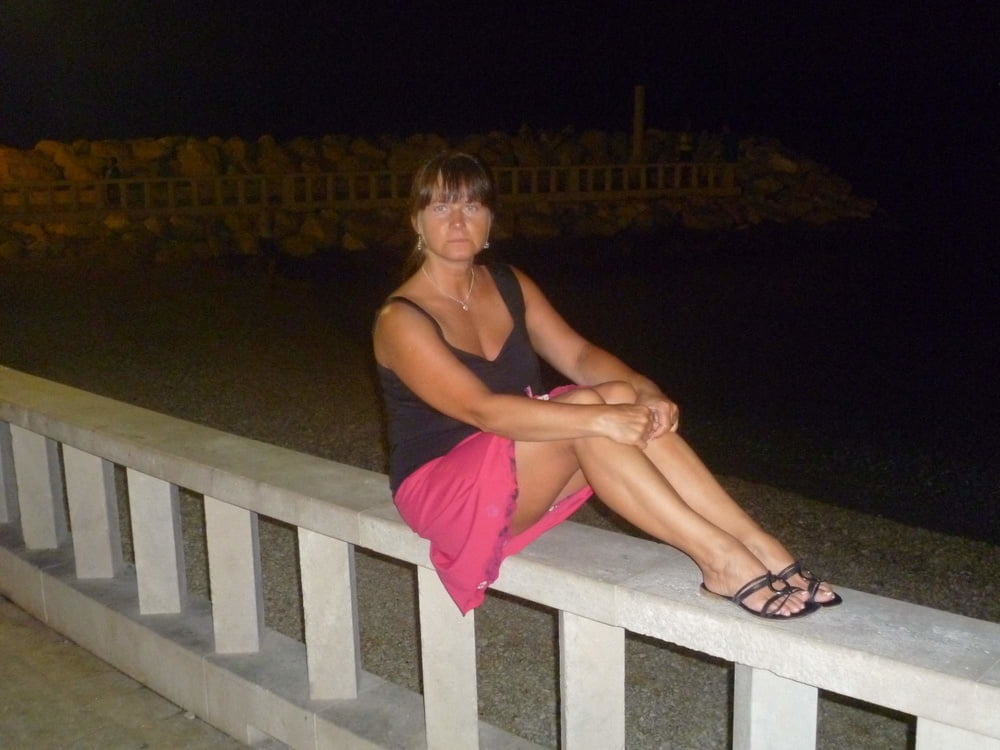 Nudiste milf sur la plage de vacances en Croatie
 #106077444