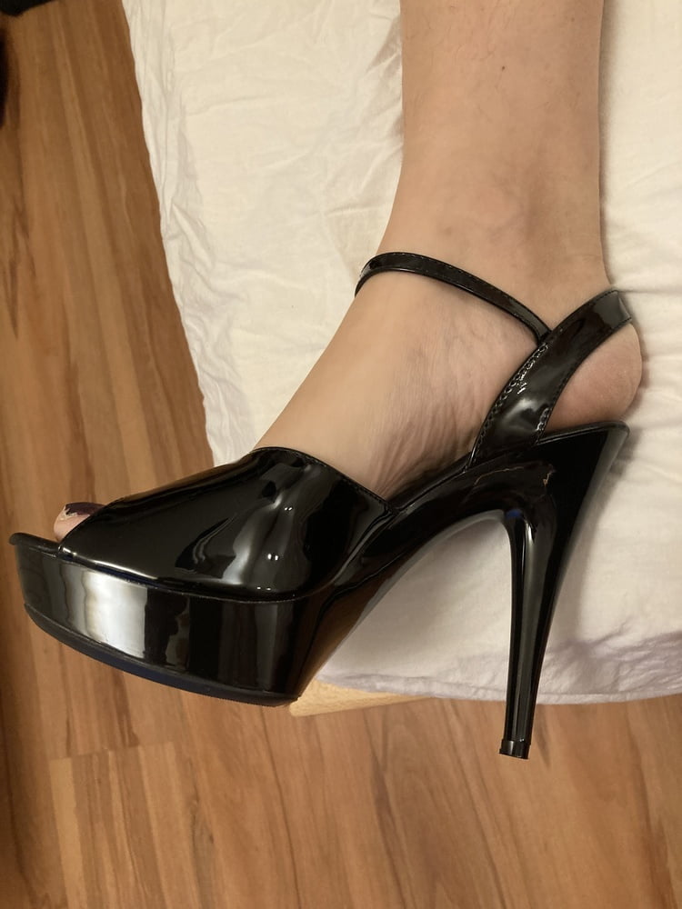 Sexy Schuhe, Füße und Beine
 #106696164