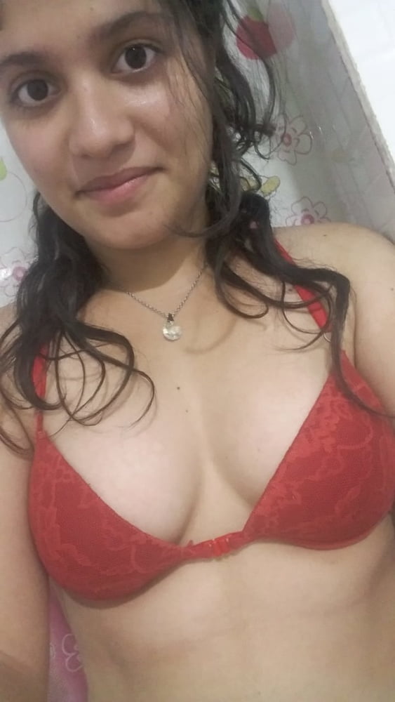 Fille sexy avec petits seins mais grand trou
 #91716794