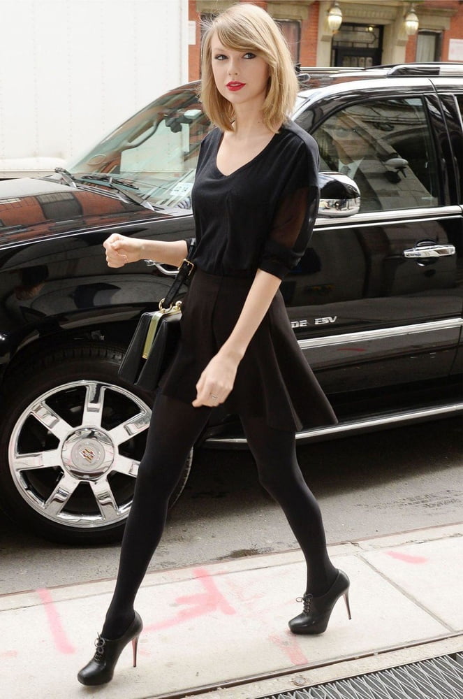 Taylor Swift in schwarzer Strumpfhose
 #95650960