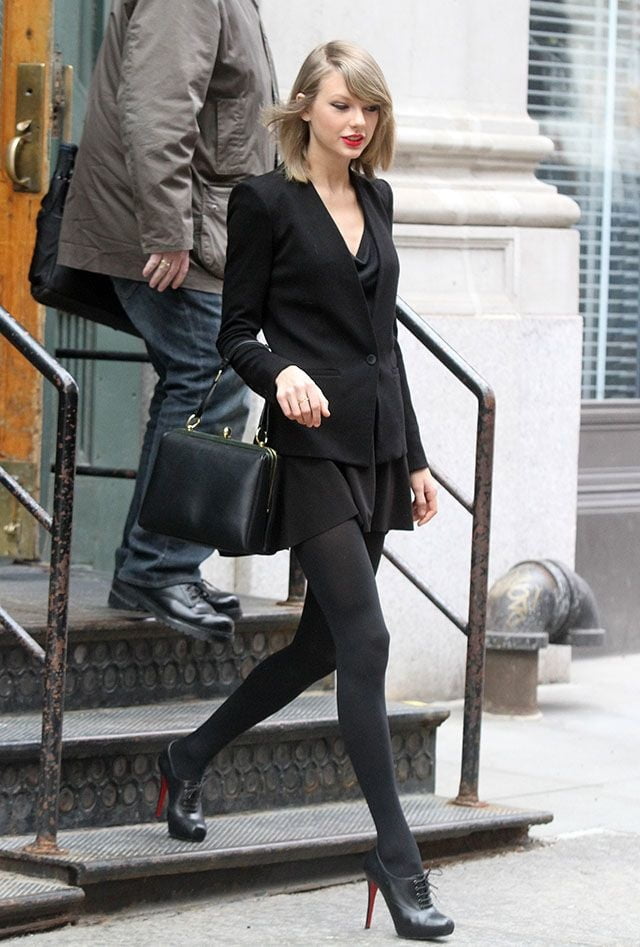 Taylor Swift in schwarzer Strumpfhose
 #95650978