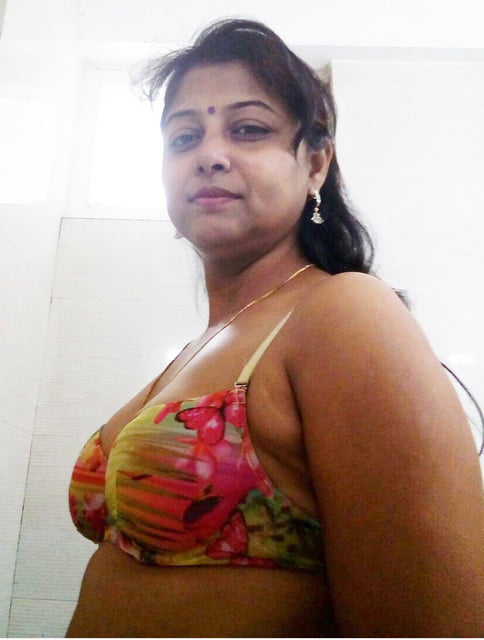 Sangeetha, indische Desi-Frau
 #98127263