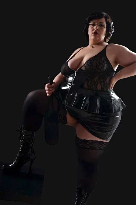 Latex Gummi Milf reifen bbw April Ausgabe
 #101226693