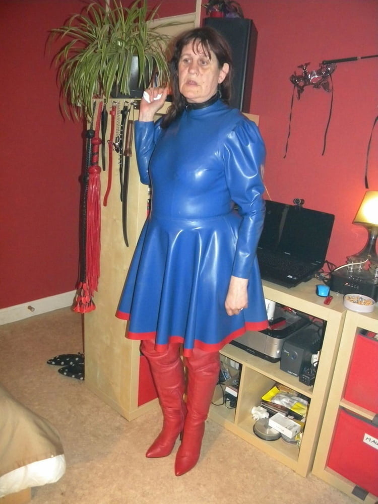 Latex Gummi Milf reifen bbw April Ausgabe
 #101227442