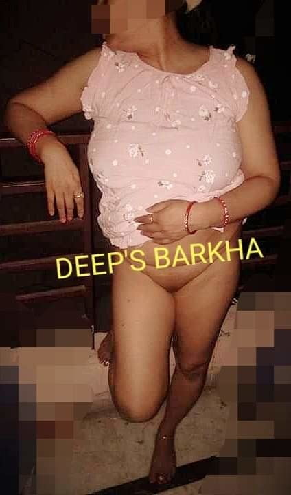 Desi Indian exhibitiobist cuckold wife Barkha outdoor #80621622