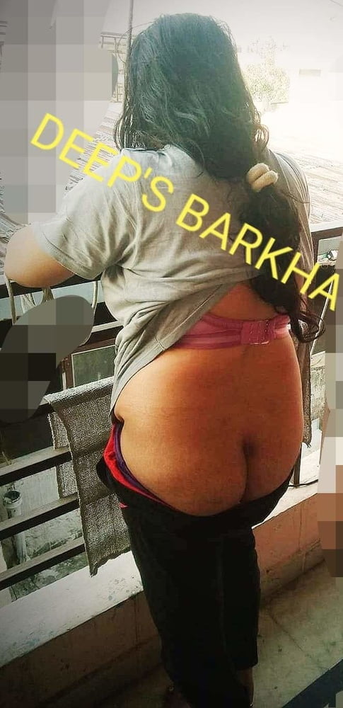 Desi Indian exhibitiobist cuckold wife Barkha outdoor #80621640