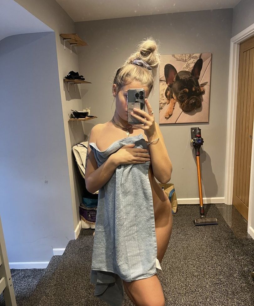 Izzymiddltn desnuda #108257330