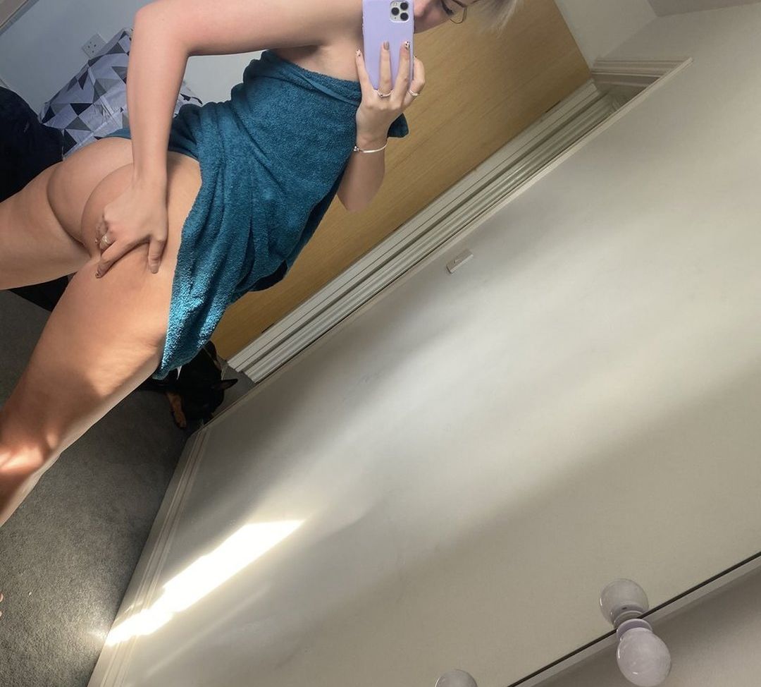 Izzymiddltn desnuda #108257339