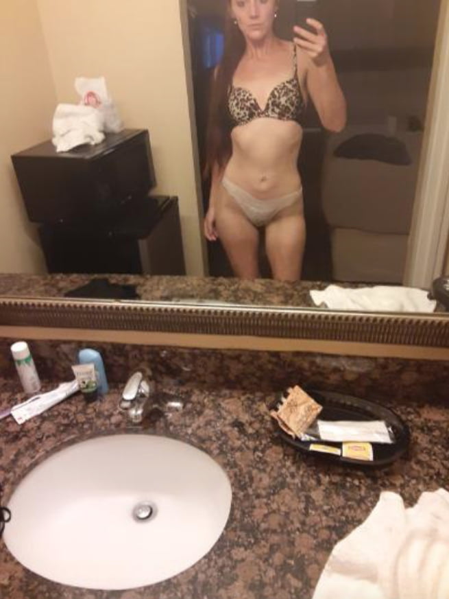 ウェストパームビーチフロリダのモーテルの売春婦の周りに渡された
 #90017353