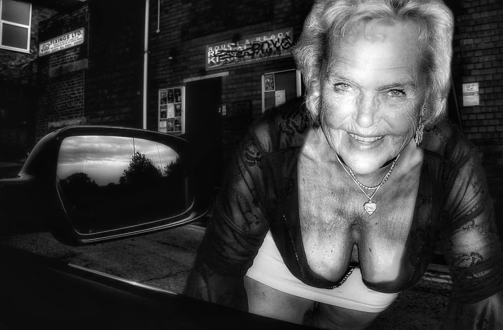 Sexy vieja puta
 #81634457