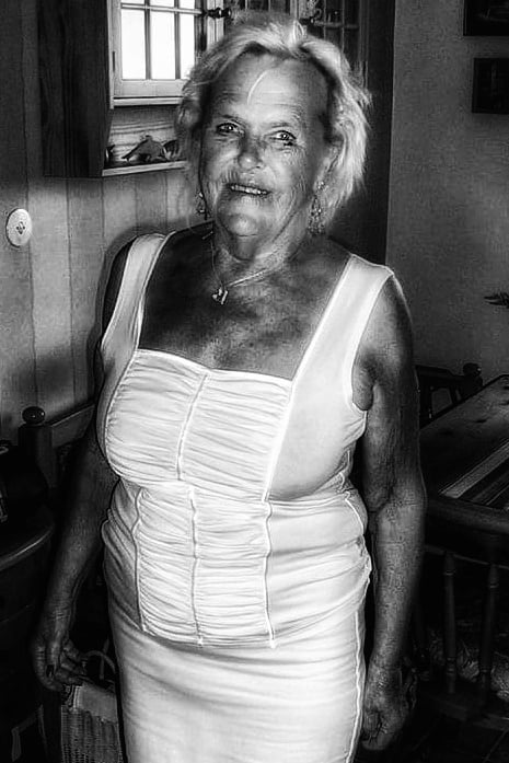 Sexy vieja puta
 #81634475