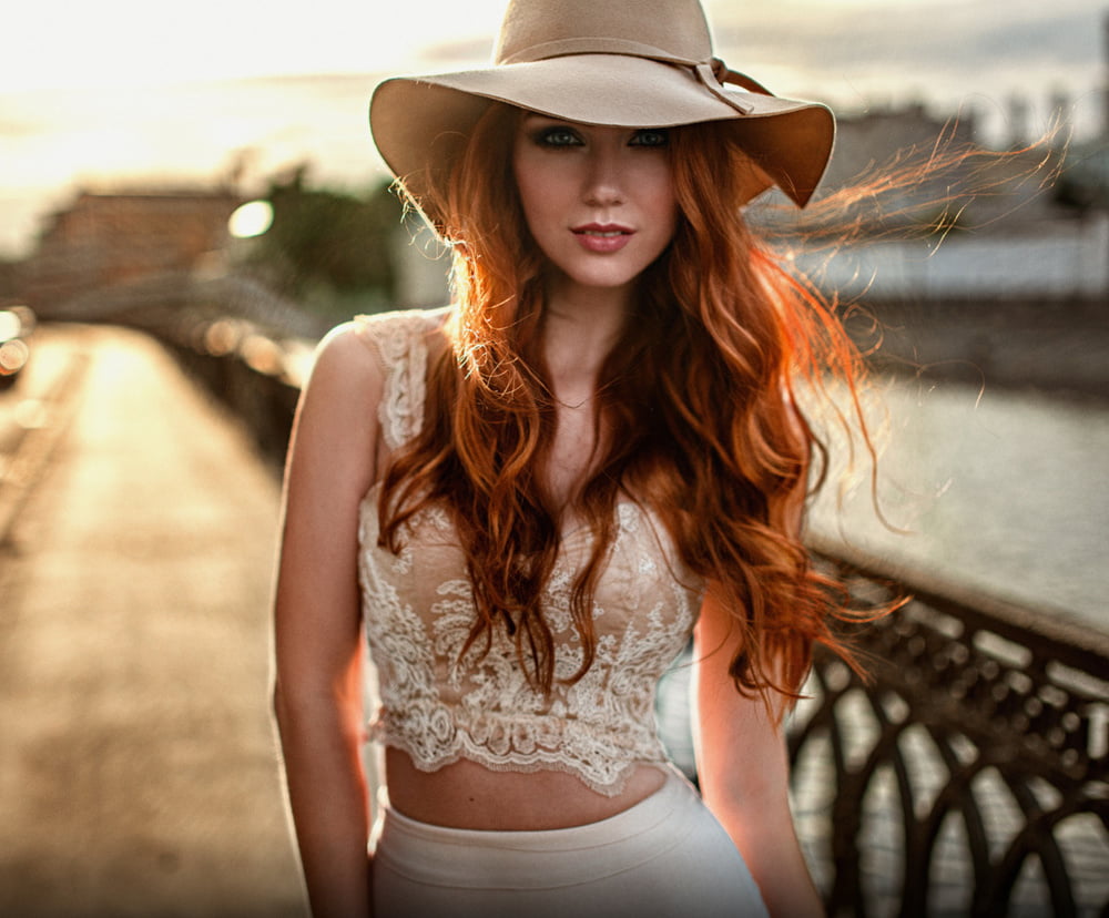 Mieles calientes con sombrero
 #93261402