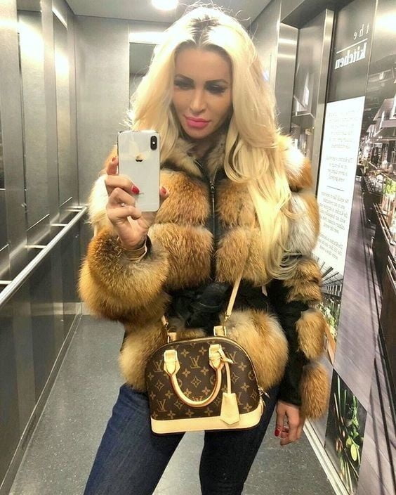 Woman in fur coat 21 #104634426