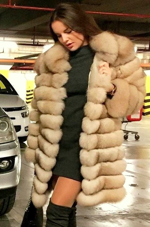 Woman in fur coat 21 #104634438
