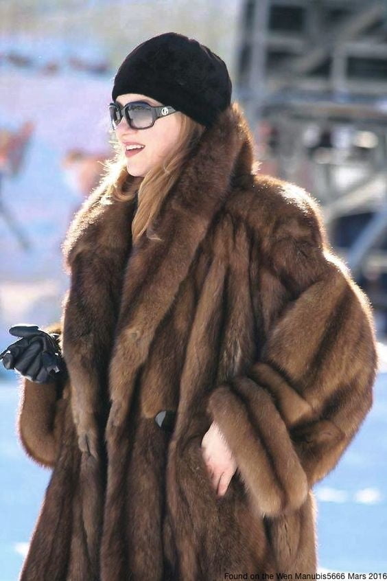 Woman in fur coat 21 #104634500