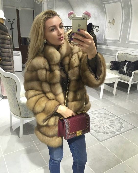 Woman in fur coat 21 #104634640