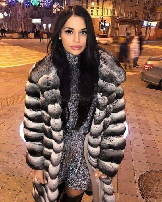 Woman in fur coat 21 #104634863
