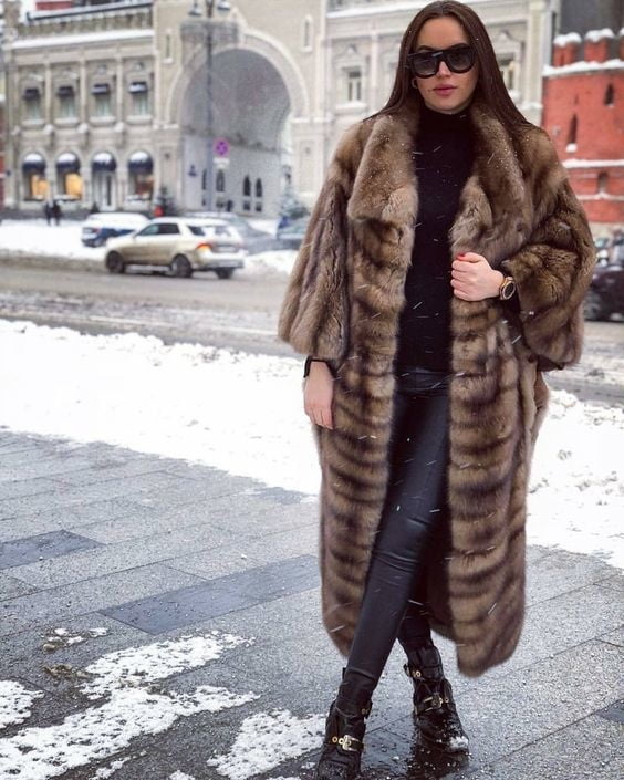 Woman in fur coat 21 #104634865