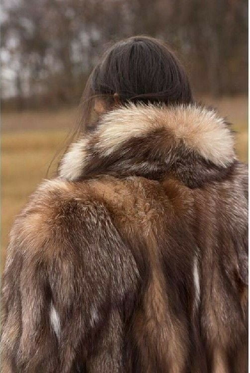 毛皮のコートを着た女性 21
 #104635028
