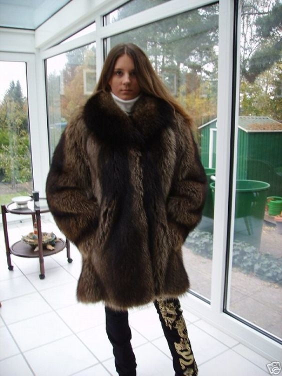 Woman in fur coat 21 #104635036