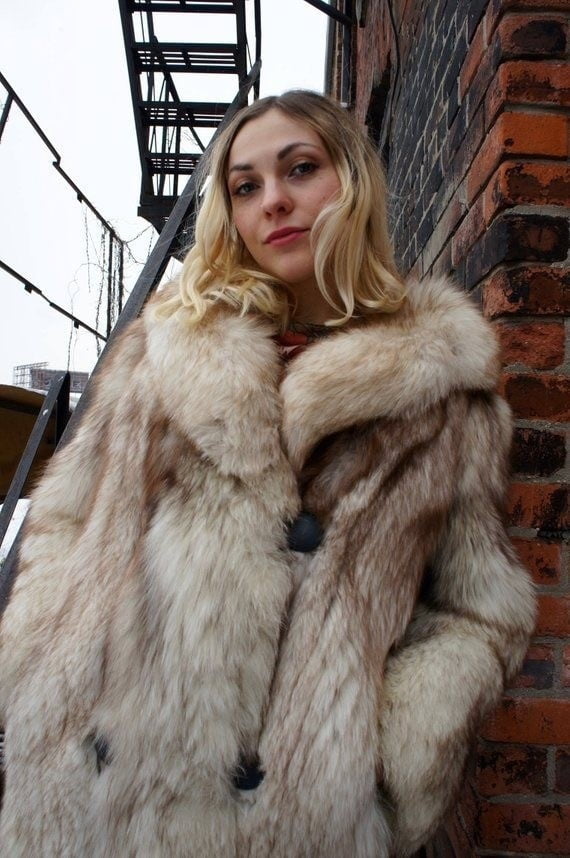 Woman in fur coat 21 #104635142