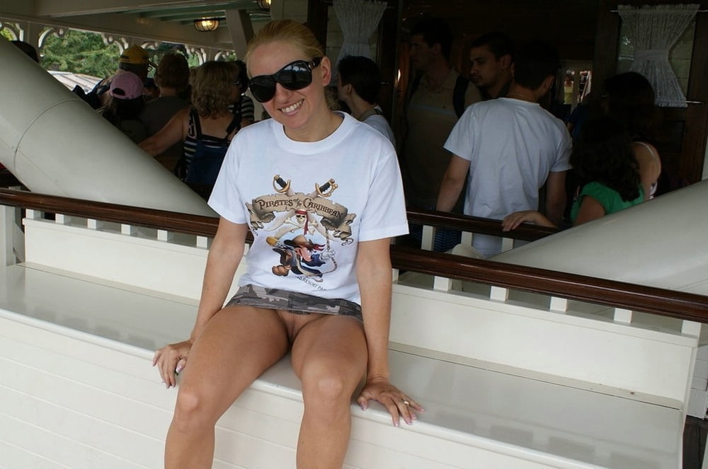 Showing the goods in public view #89096561