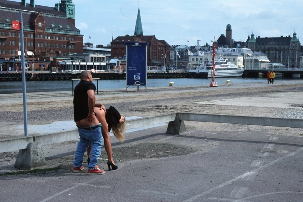 Showing the goods in public view #89096590