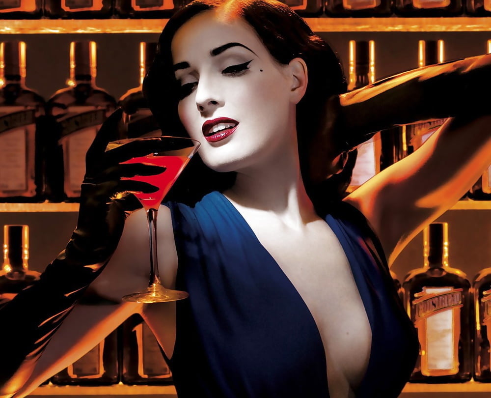 Beber la pone en el estado de ánimo
 #91050679