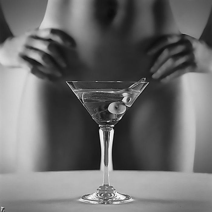 お酒でムードを盛り上げる
 #91050726